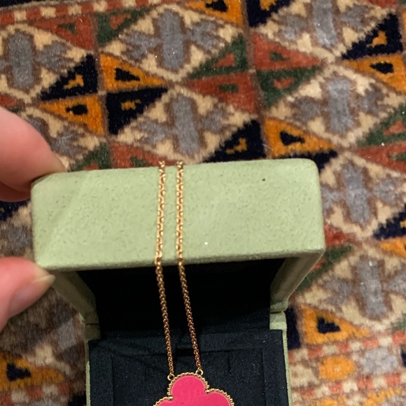 VCA Raspberry Pink Sevres Magic pendant necklace - Picture 5 of 6